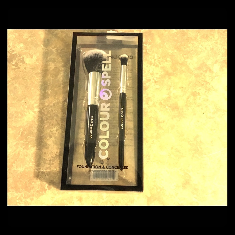 Foundation and concealer complexion duo